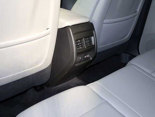 Used 2023 Cadillac XT4 Luxury w/ Cold Weather Package FWD image 15