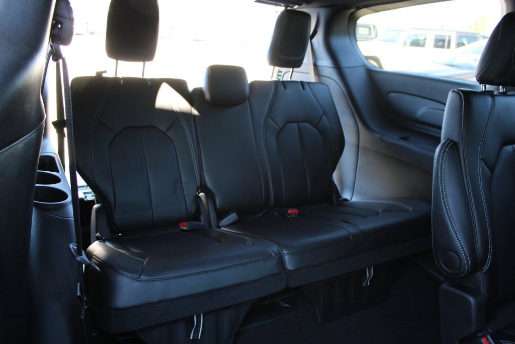 New 2026 Chrysler Pacifica Select w/ S Appearance Package image 27