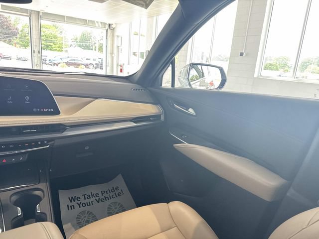 Certified 2024 Cadillac XT4 Luxury w/ Cold Weather Package AWD/4WD image 34