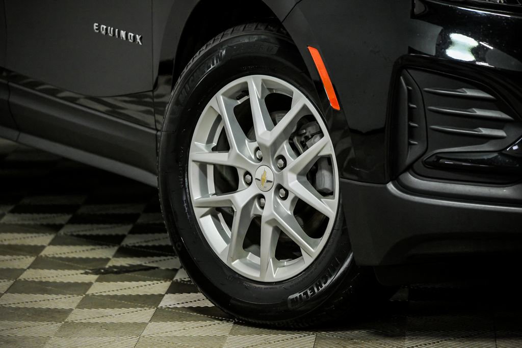 Used 2023 Chevrolet Equinox LS w/ LS Convenience Package FWD image 3