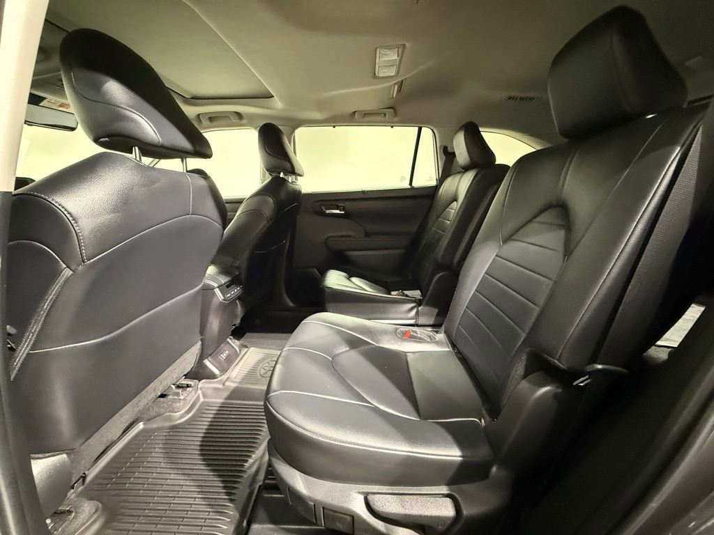Certified 2024 Toyota Highlander XLE image 20