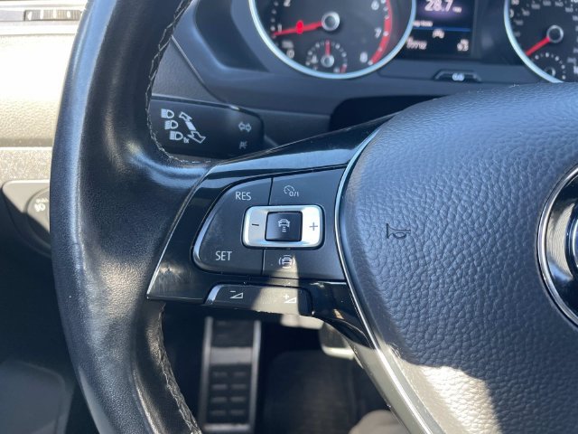 Used 2021 Volkswagen Tiguan SEL AWD/4WD image 32