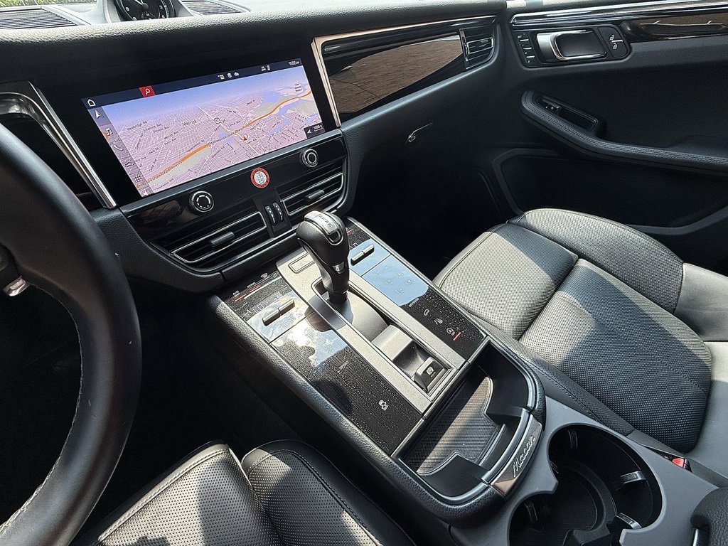 Certified 2024 Porsche Macan image 16