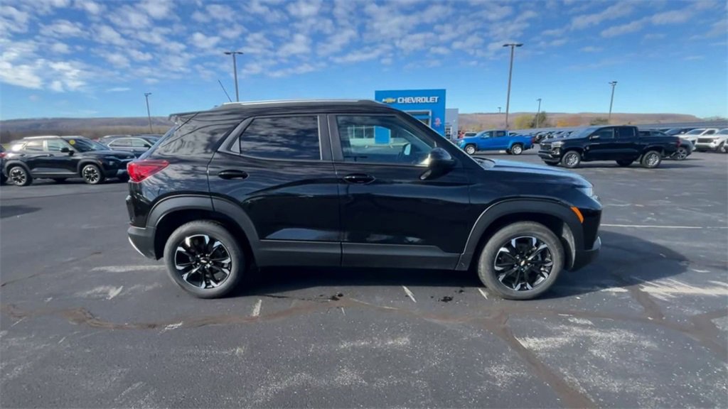 Certified 2022 Chevrolet TrailBlazer LT w/ Driver Confidence Package image 9
