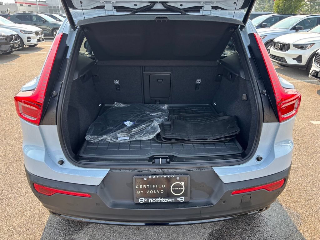 Certified 2026 Volvo XC40 B5 Plus w/ Climate Package AWD/4WD image 25