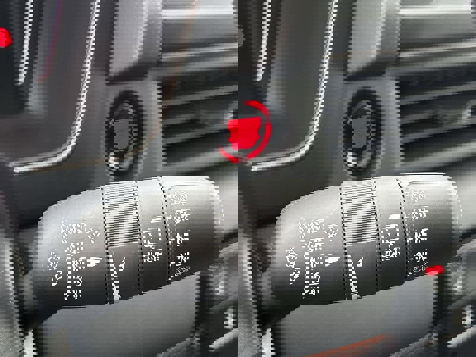 Used 2025 Honda Pilot TrailSport image 21