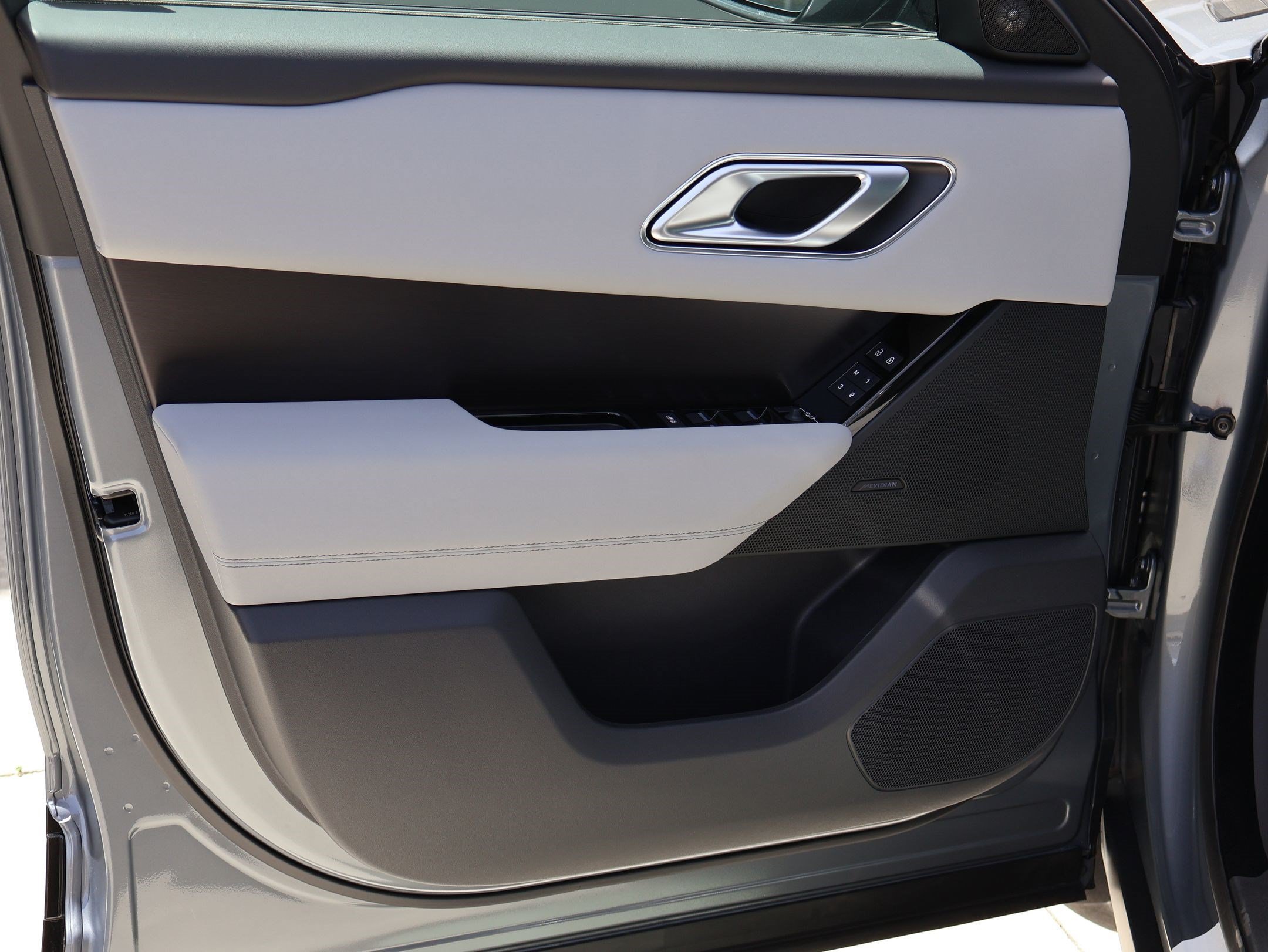 New 2026 Land Rover Range Rover Velar Belgravia AWD/4WD image 12
