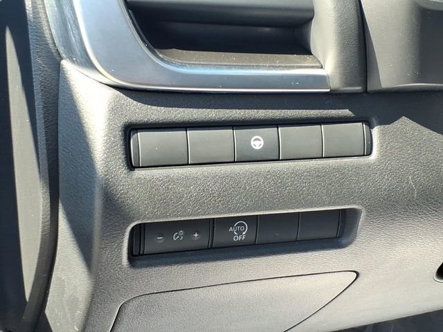 Used 2023 Nissan Rogue SV image 19