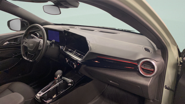 Used 2024 Chevrolet Trax RS w/ Sunroof Package FWD image 28