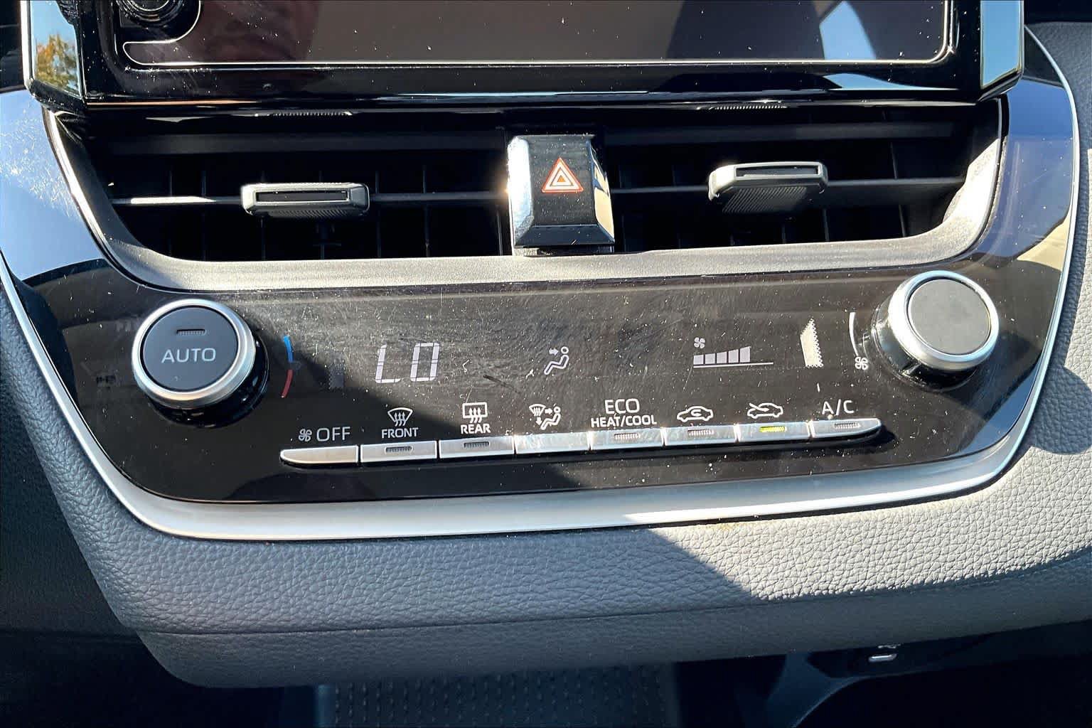 Used 2025 Toyota Corolla LE AWD/4WD image 34