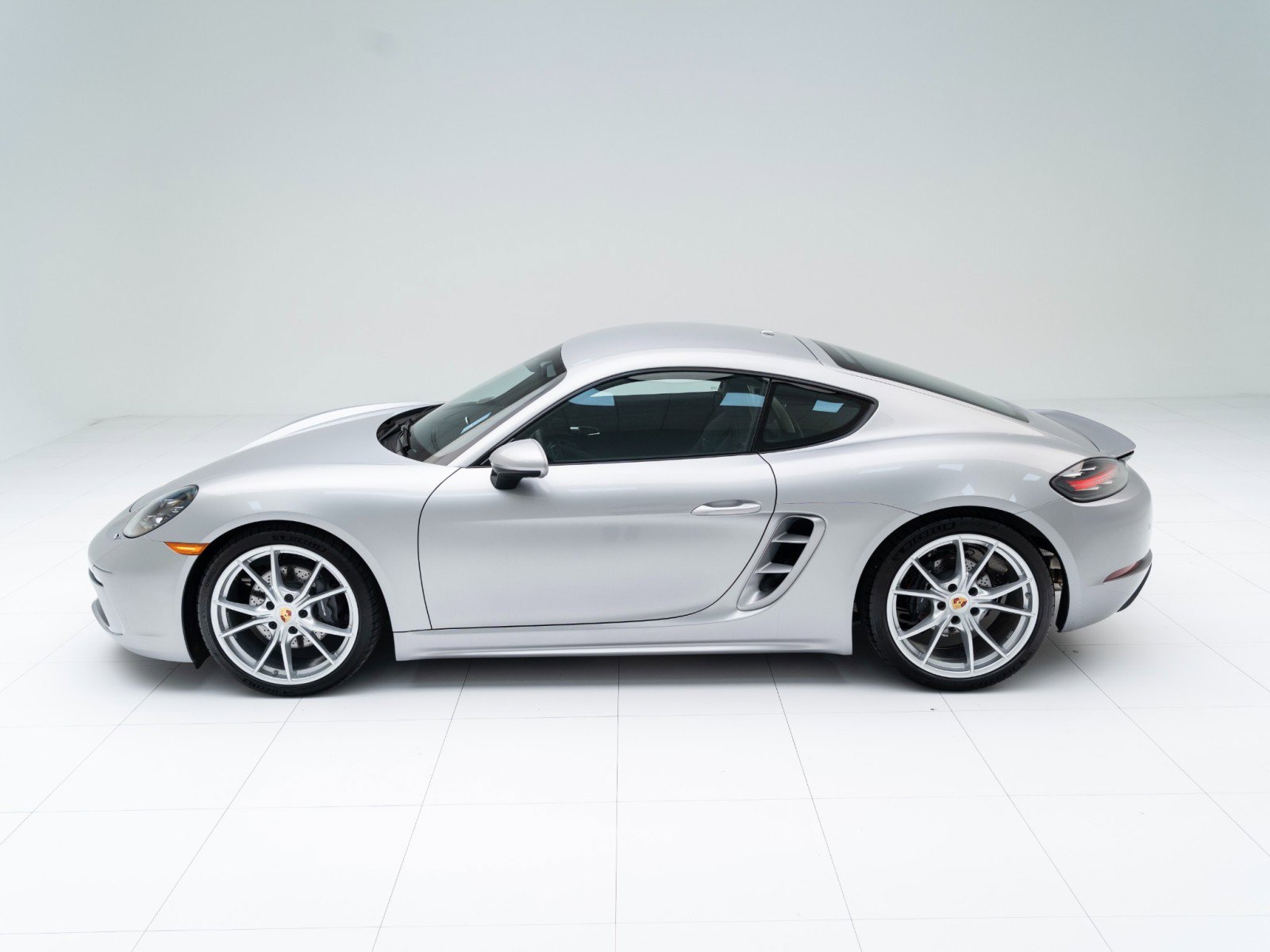 Certified 2025 Porsche 718 Cayman image 2