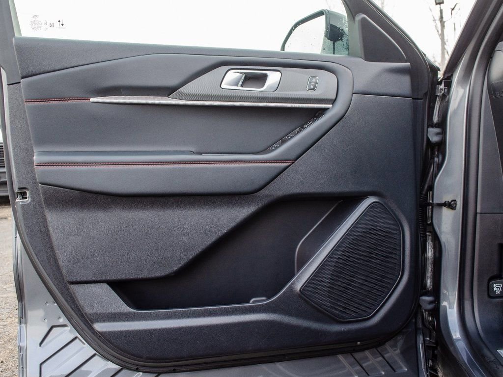 Used 2025 Ford Explorer ST-Line w/ ST-Line Street Pack image 26