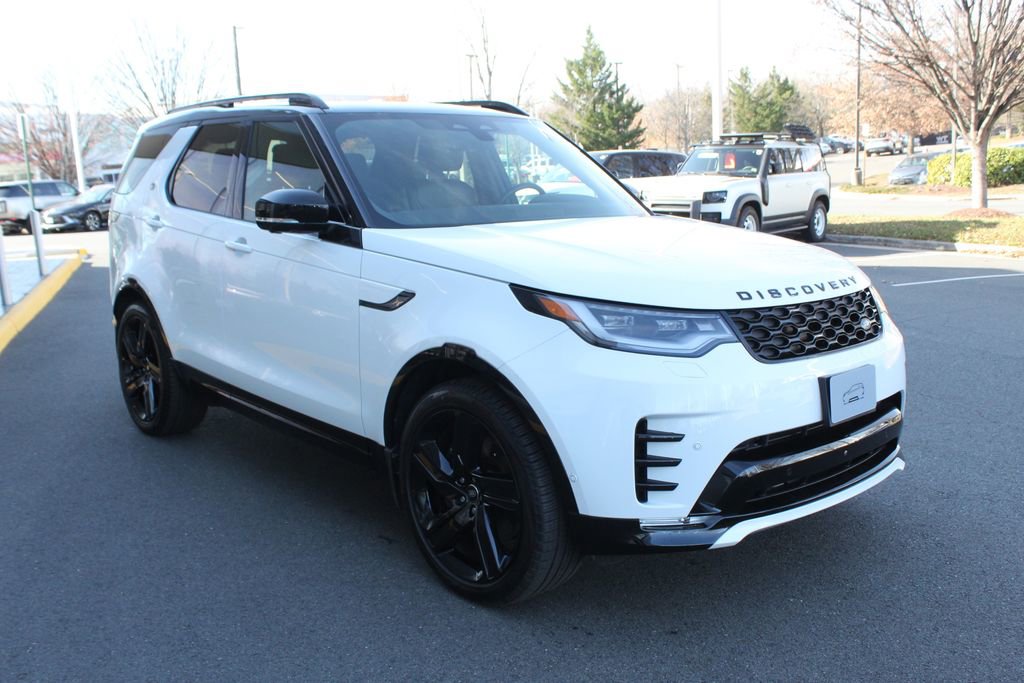 Used 2025 Land Rover Discovery Dynamic SE image 10
