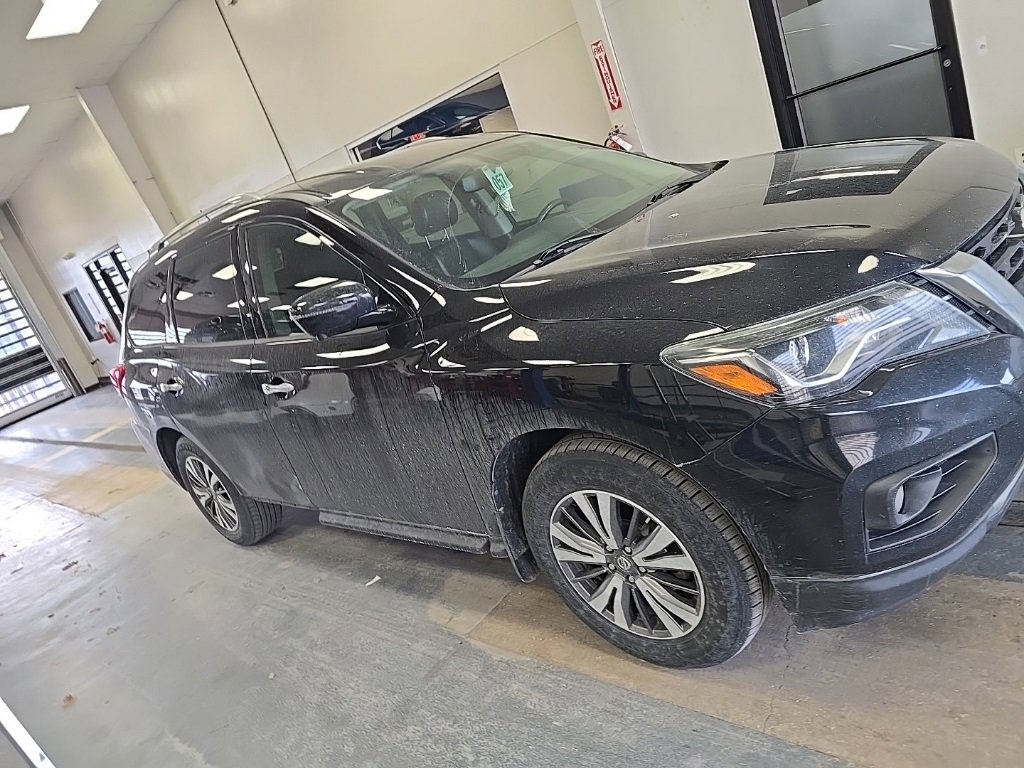 Used 2017 Nissan Pathfinder SL