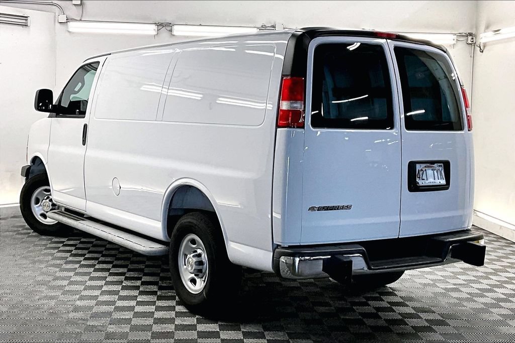 Used 2025 Chevrolet Express 2500 w/ Driver Convenience Package RWD image 10