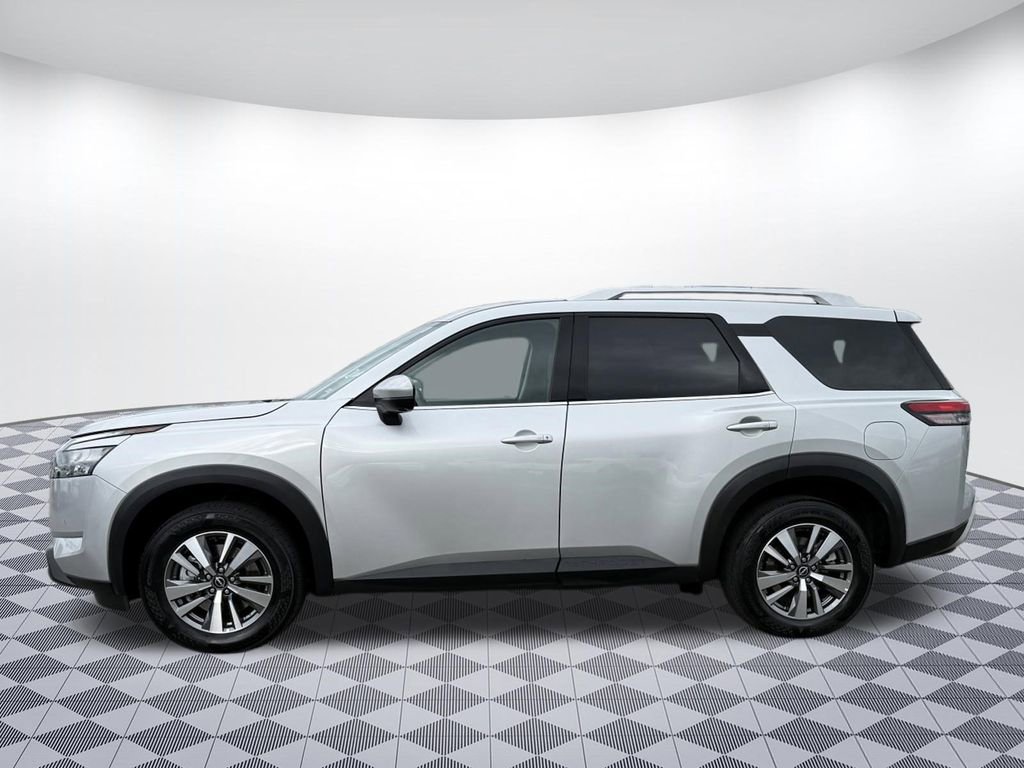 Used 2025 Nissan Pathfinder SL image 4
