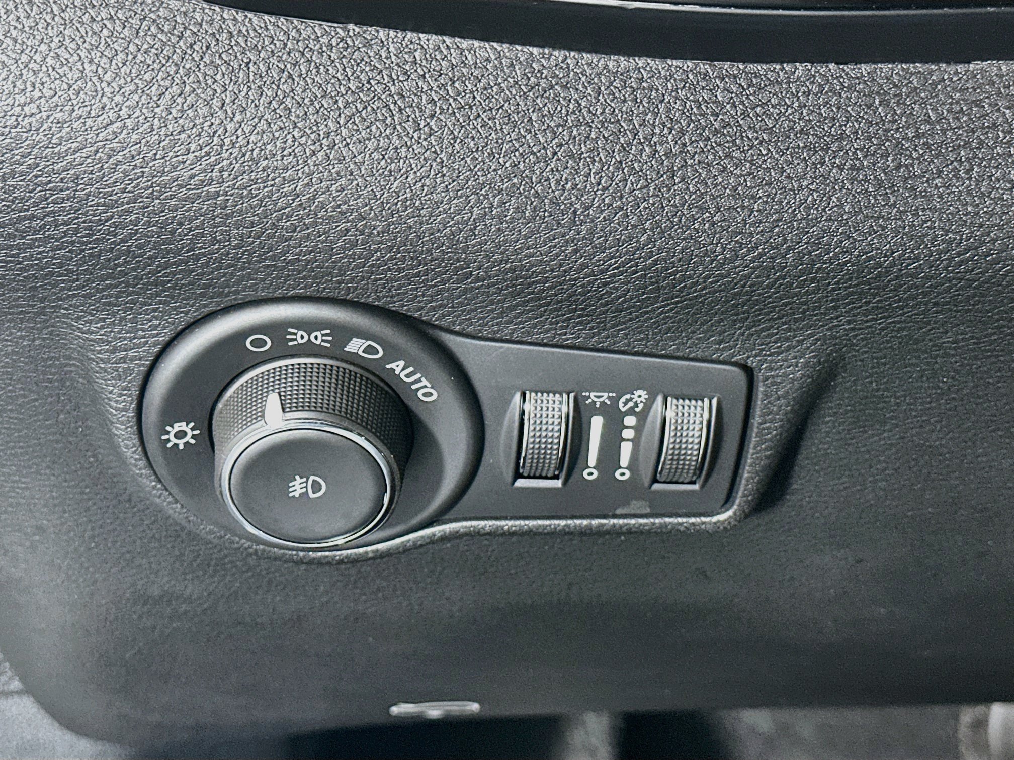 Used 2025 Jeep Compass Trailhawk AWD/4WD image 17