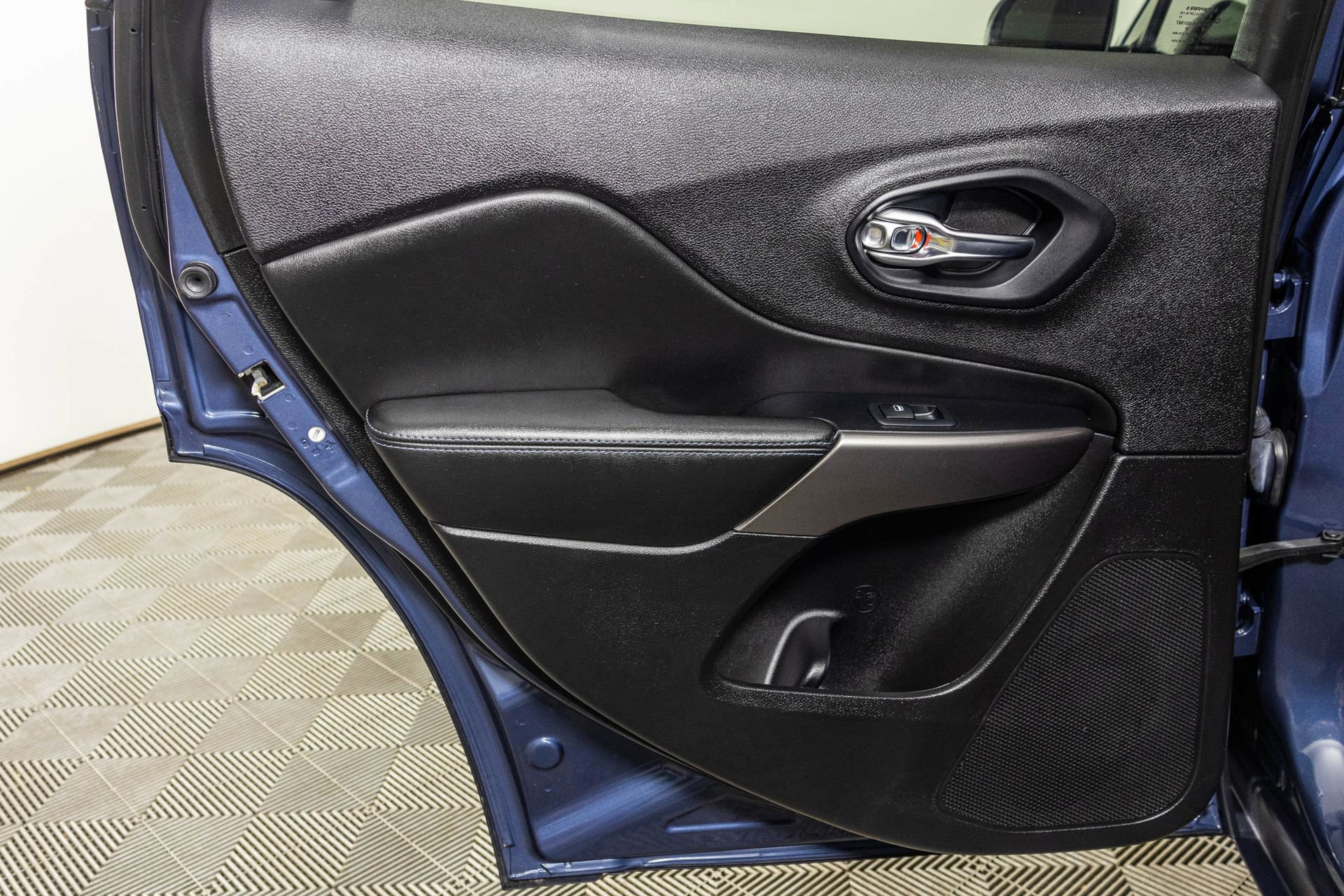 Used 2021 Jeep Cherokee Latitude Plus image 38