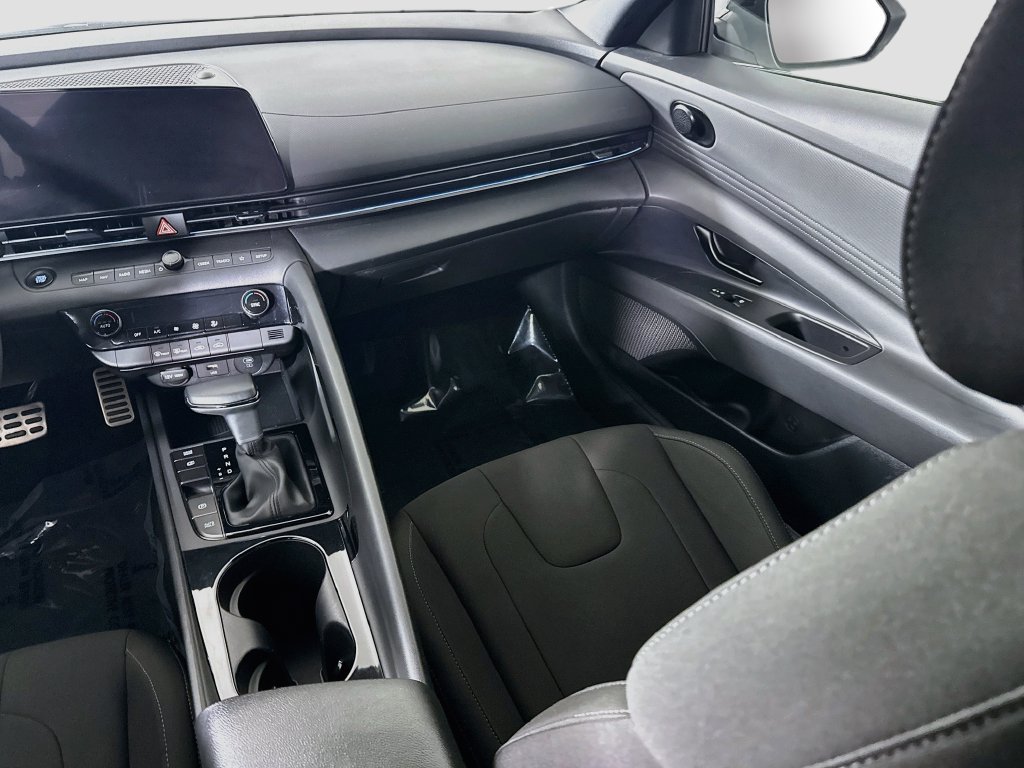 Certified 2025 Hyundai Elantra SEL FWD image 26