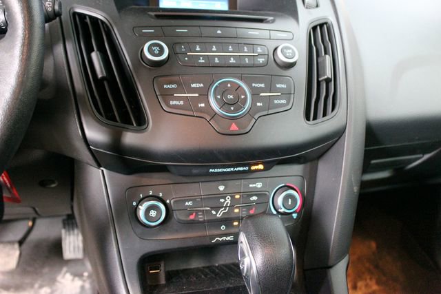 Used 2017 Ford Focus SE w/ SE Winter Package FWD image 17