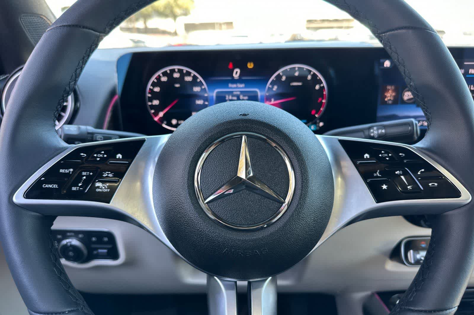Used 2026 Mercedes-Benz GLB 250 4MATIC image 25