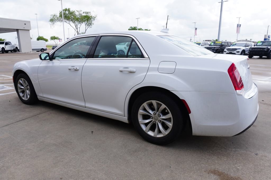 Used 2016 Chrysler 300 Limited image 4