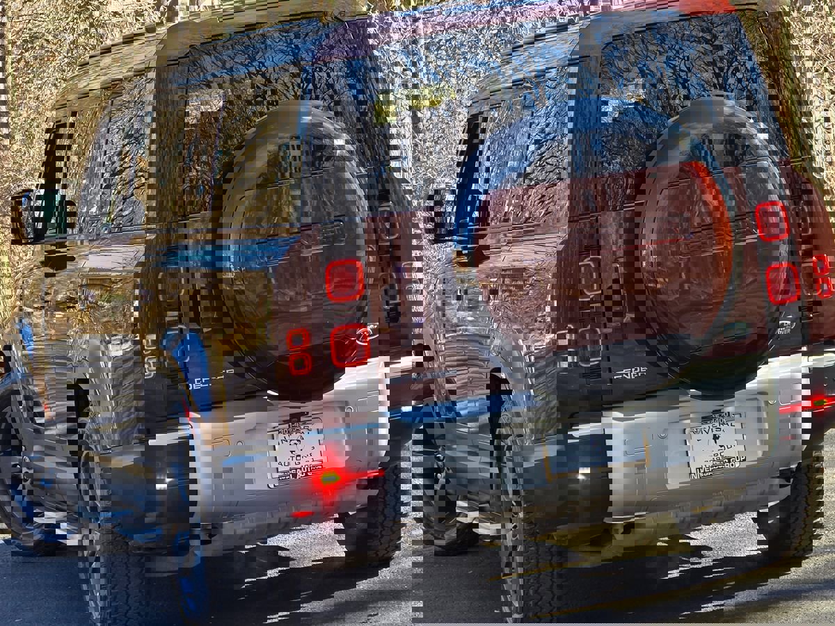 Used 2023 Land Rover Defender 130 S image 81