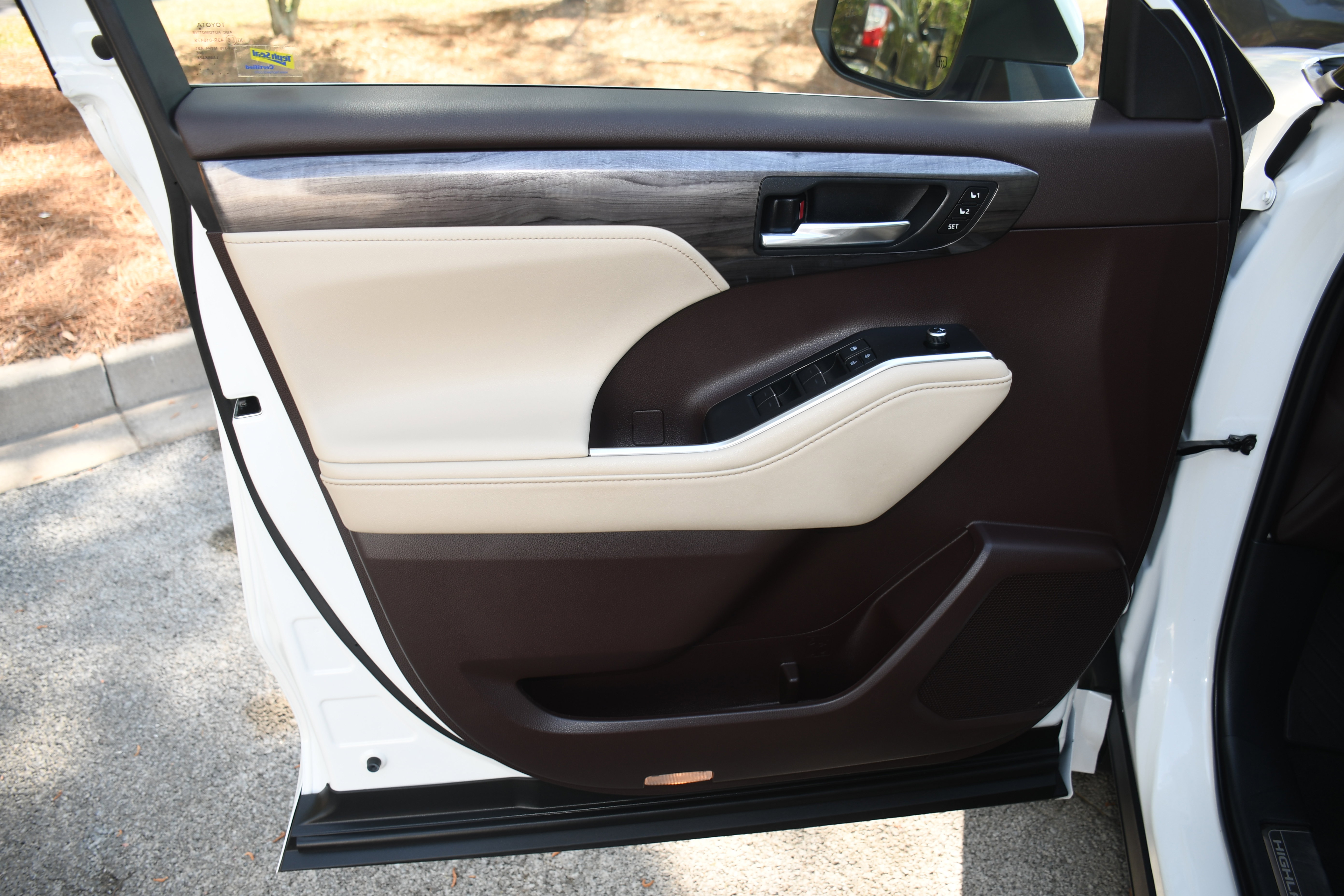 Used 2021 Toyota Highlander Platinum image 10