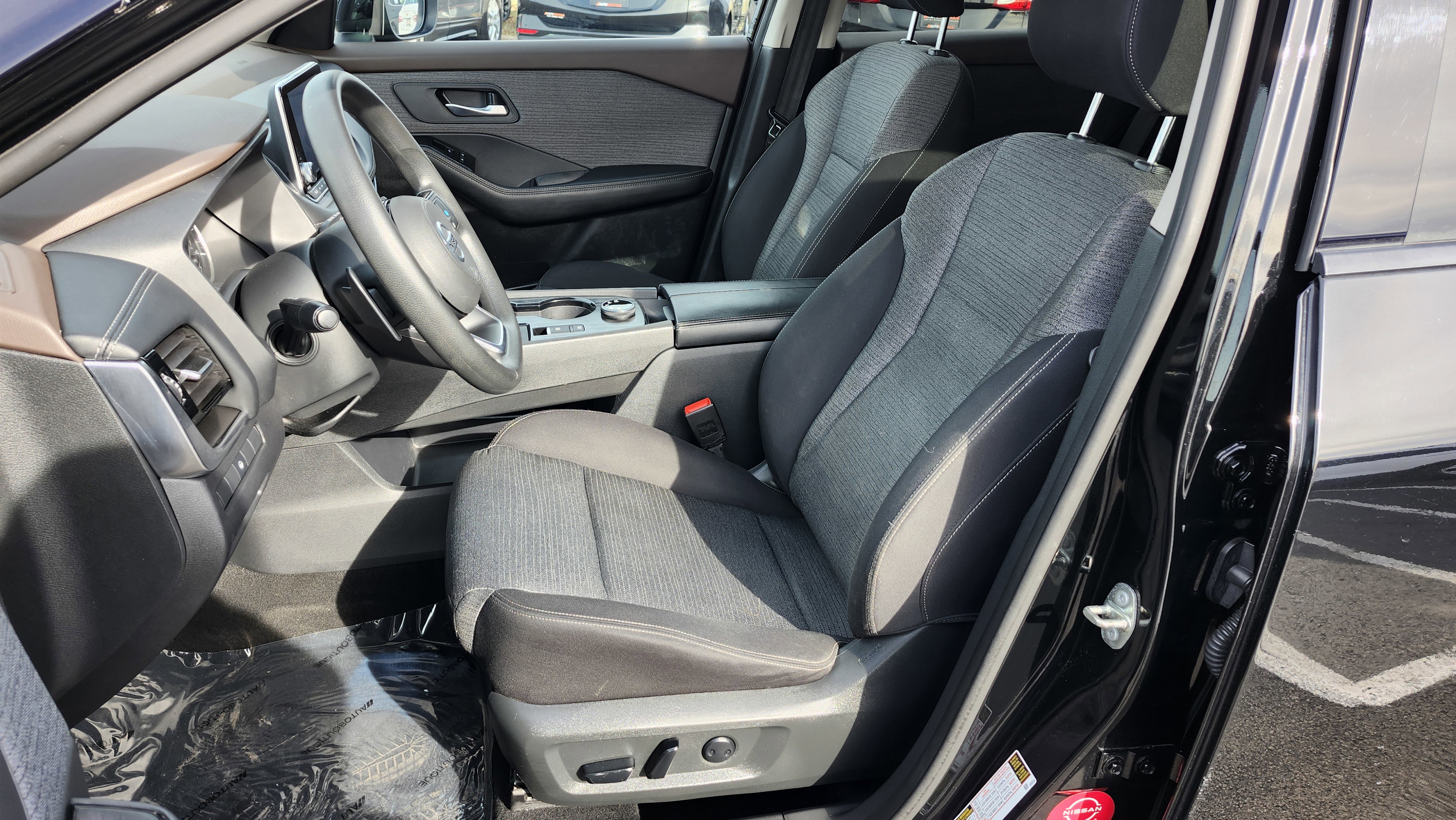 Used 2021 Nissan Rogue SV image 24