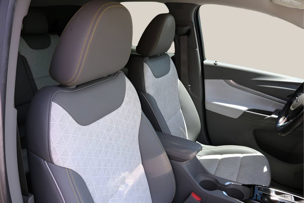 Used 2023 Chevrolet Bolt EUV Premier FWD image 21