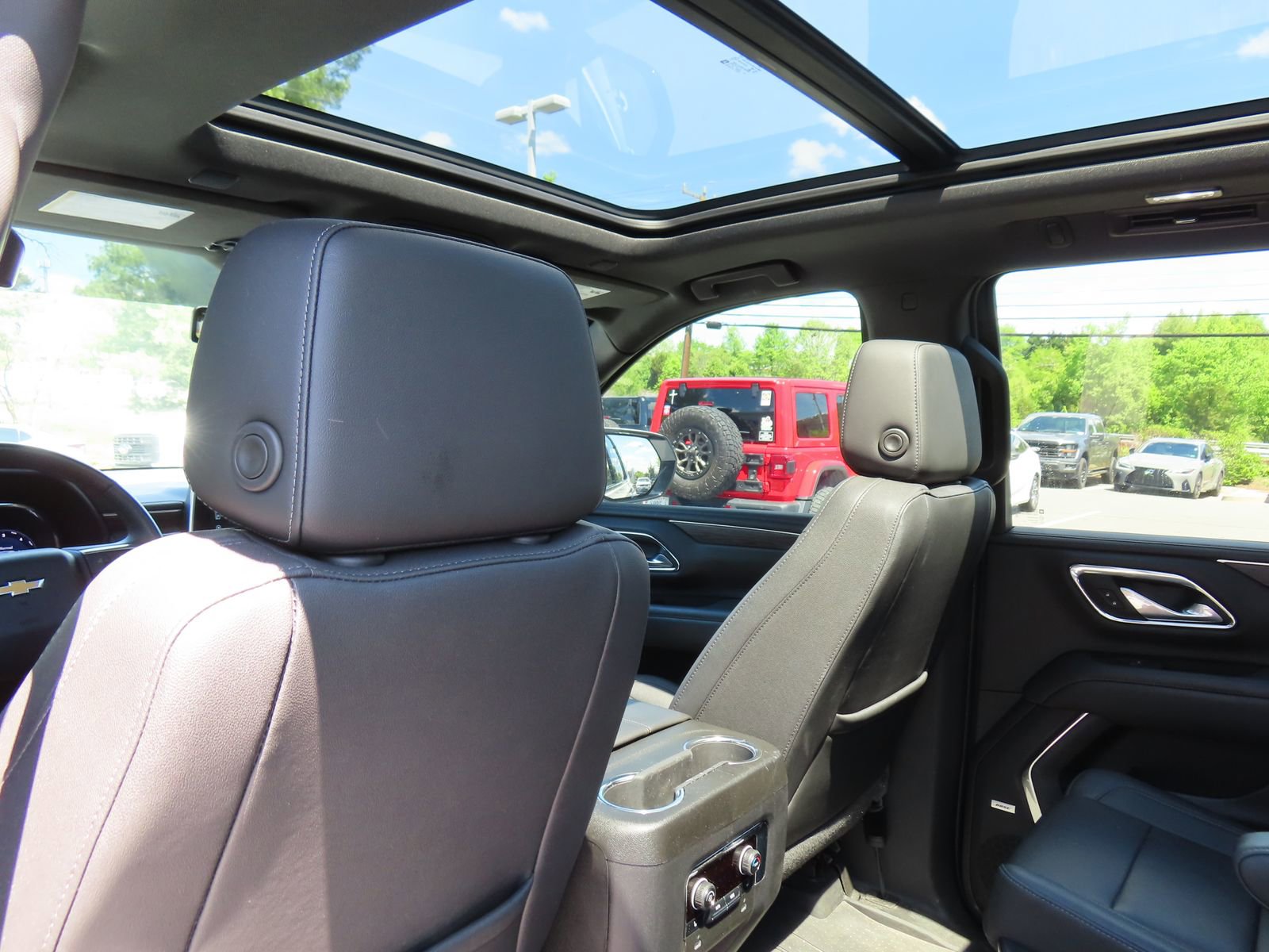 Used 2022 Chevrolet Tahoe LT w/ Luxury Package AWD/4WD image 28