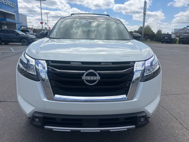 Used 2022 Nissan Pathfinder Platinum w/ Cargo Package AWD/4WD image 2