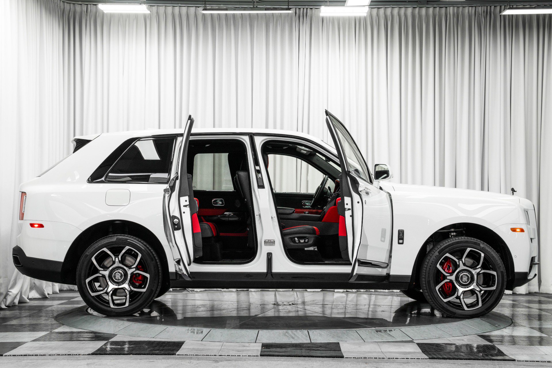 Used 2023 Rolls-Royce Cullinan Black Badge w/ Dark Exterior Package image 48