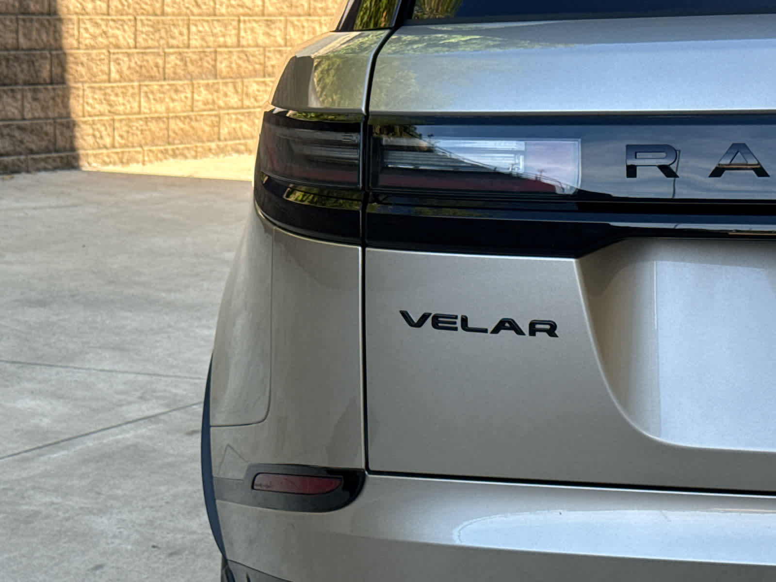 New 2026 Land Rover Range Rover Velar Dynamic SE image 6