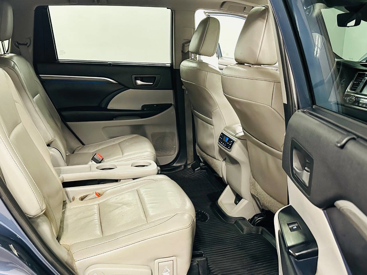 Used 2019 Toyota Highlander Limited Platinum AWD/4WD image 26