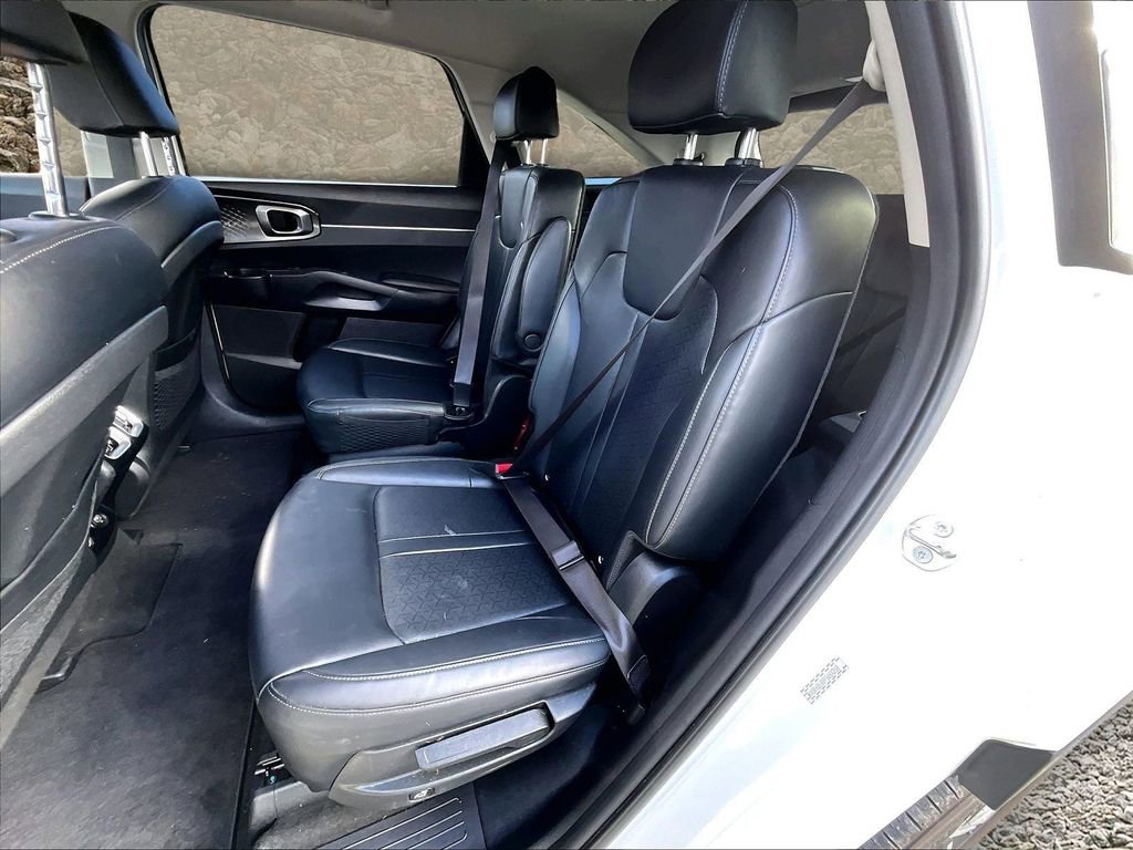Used 2023 Kia Sorento EX image 21