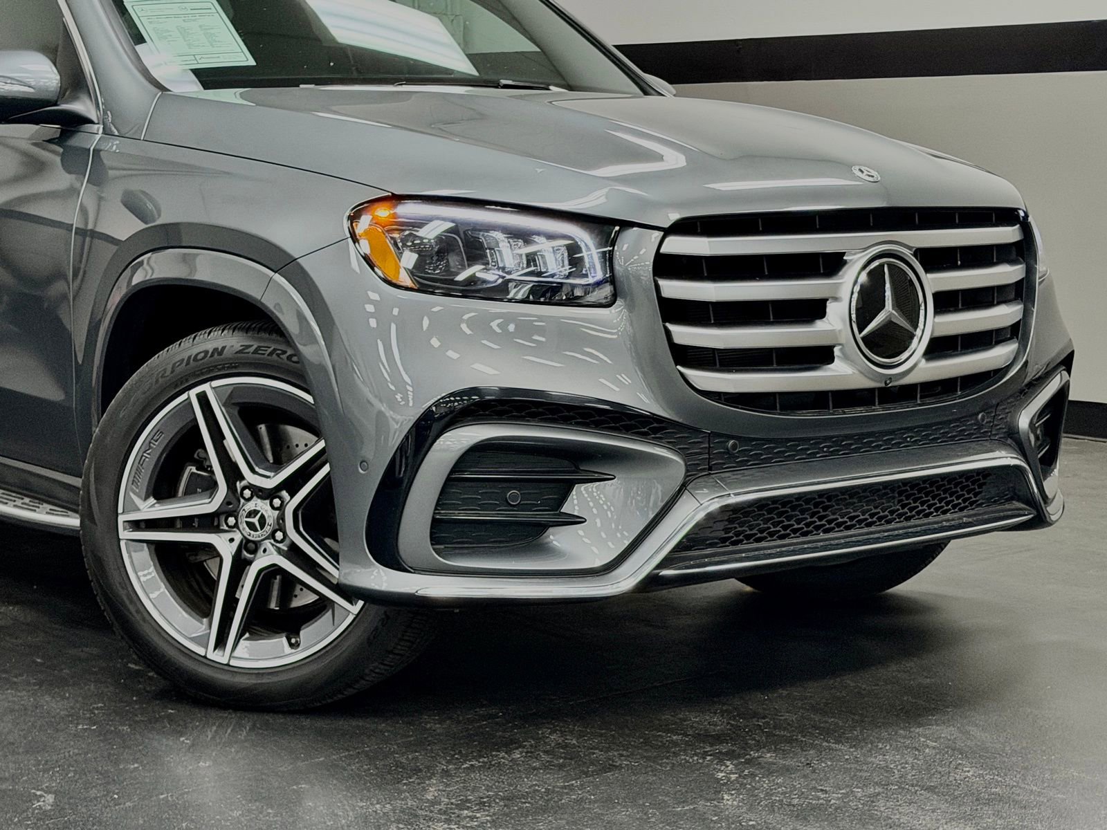 Used 2025 Mercedes-Benz GLS 450 4MATIC image 3