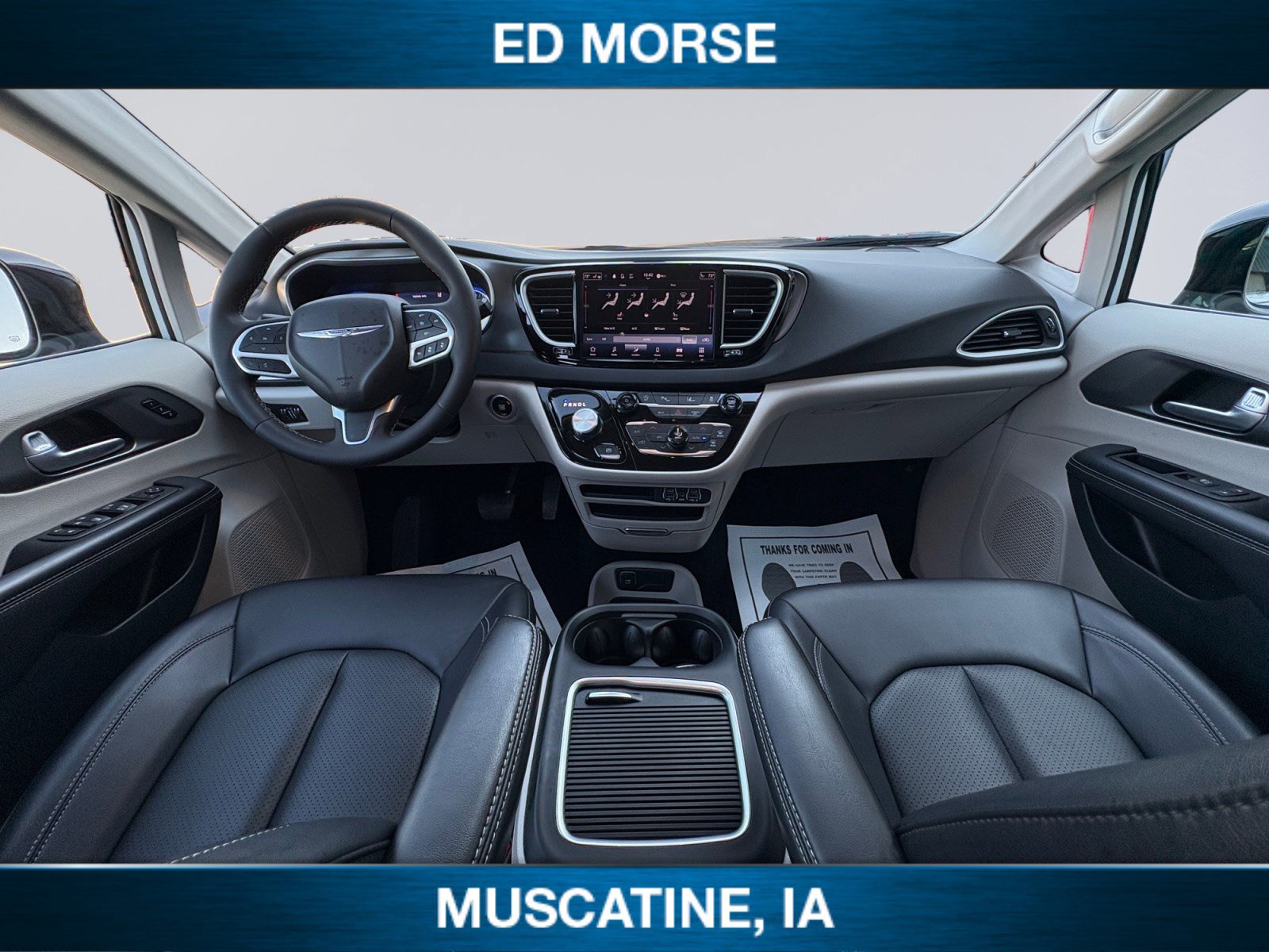 Used 2024 Chrysler Pacifica Touring-L image 10