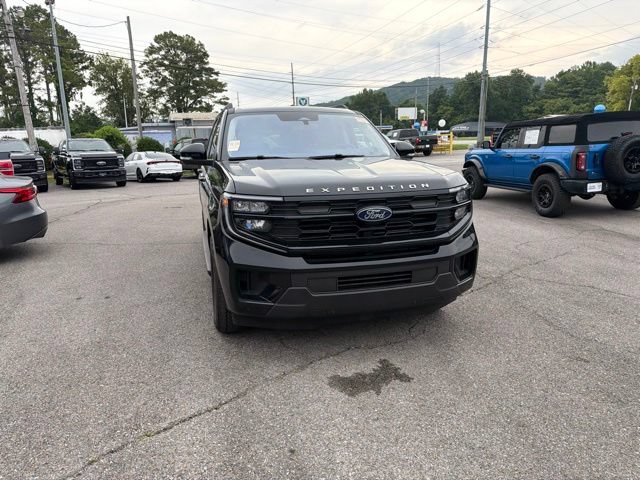 Used 2025 Ford Expedition Active AWD/4WD image 5