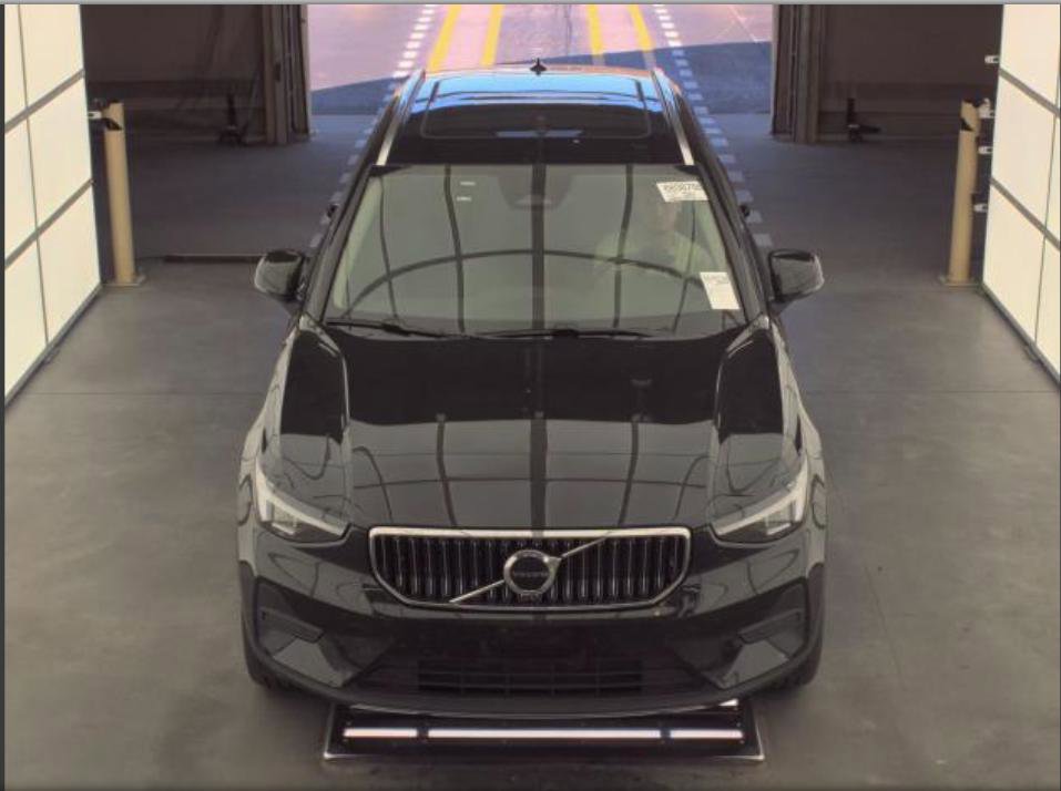 Used 2025 Volvo XC40 B5 Core image 20