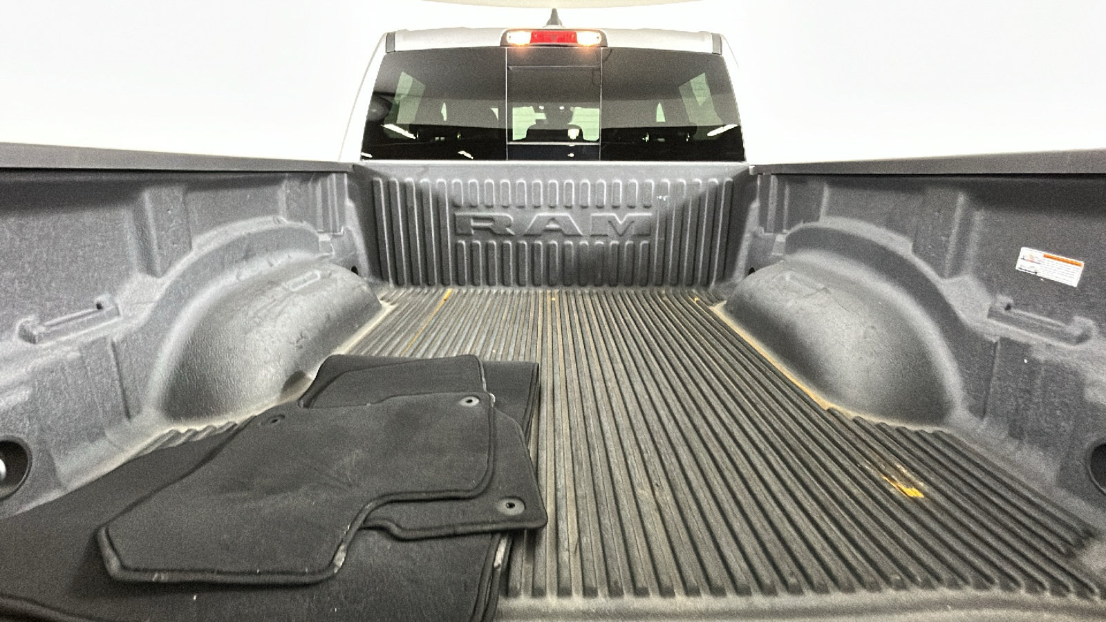 Used 2025 RAM 1500 4x4 Crew Cab image 33