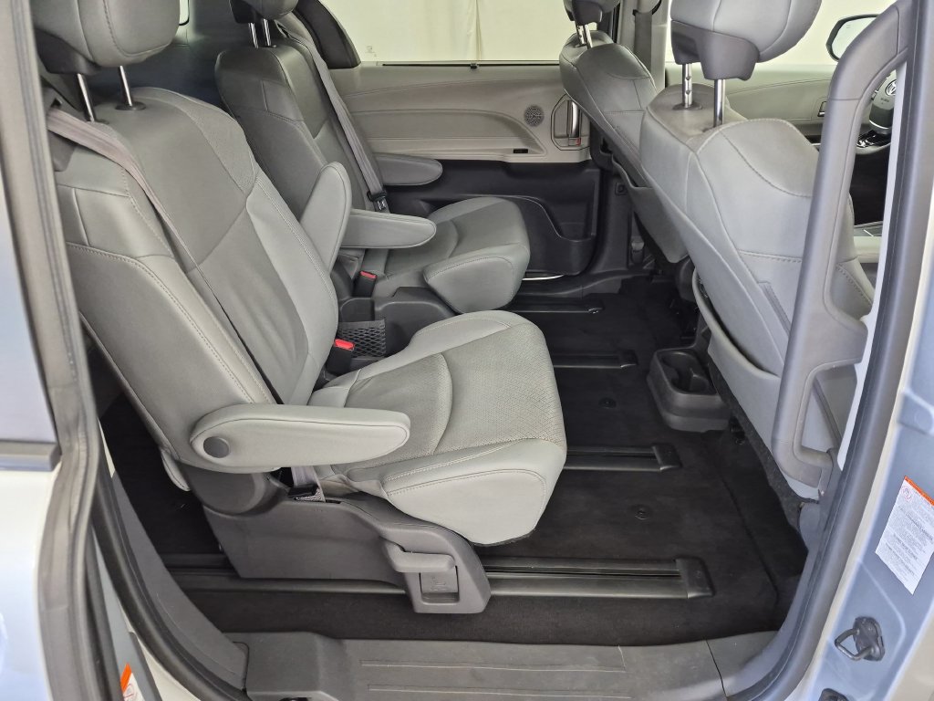 Used 2021 Toyota Sienna Limited AWD/4WD image 34
