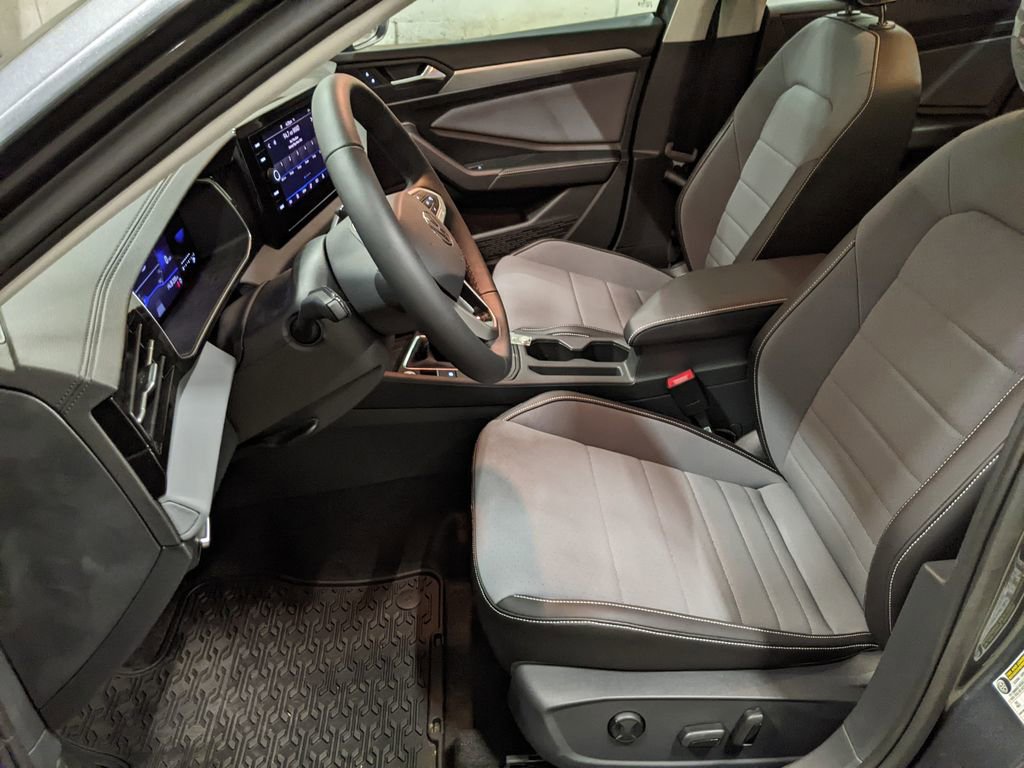 New 2026 Volkswagen Jetta SE FWD image 11
