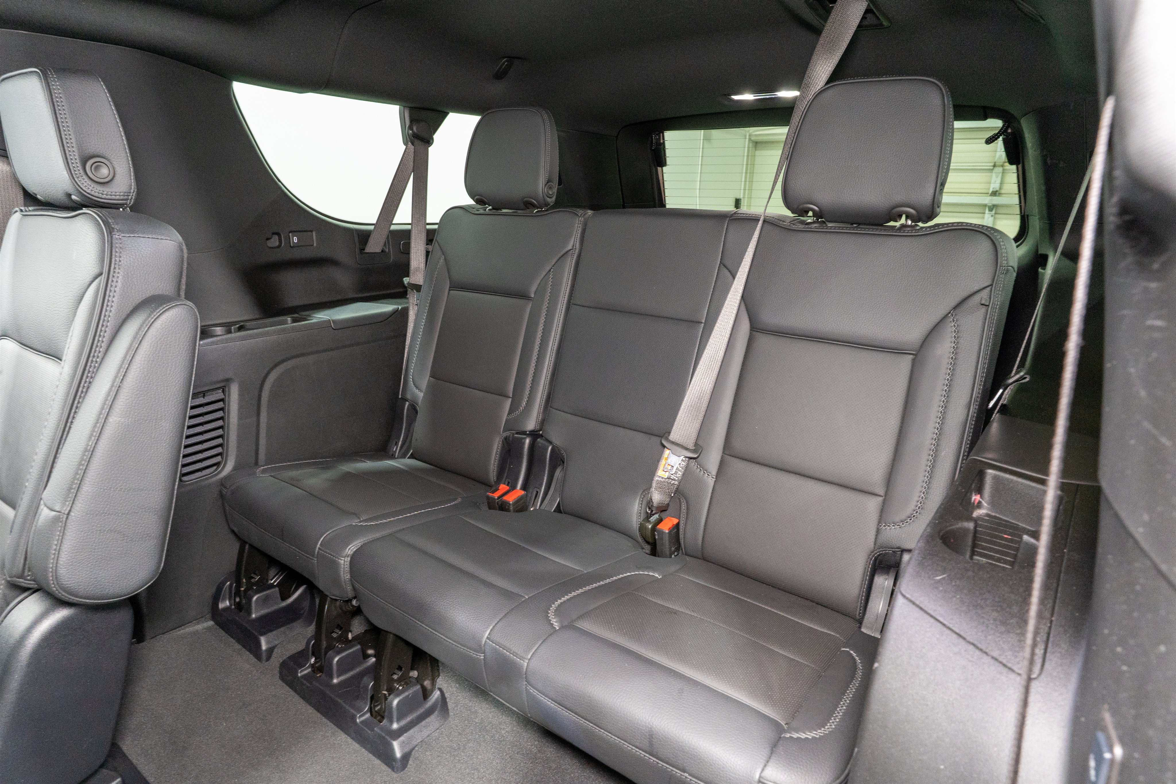 Used 2025 GMC Yukon XL Denali RWD image 32