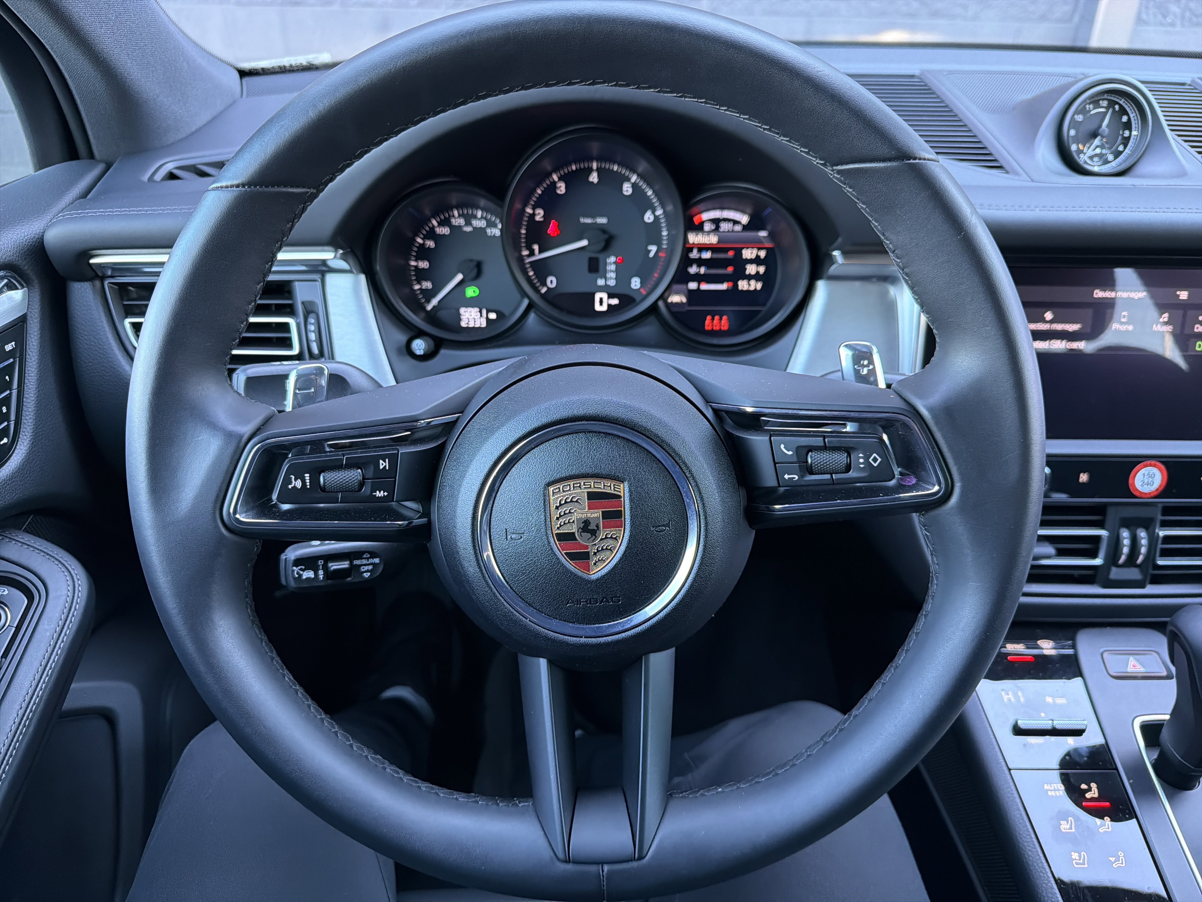 Certified 2025 Porsche Macan image 16