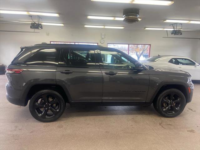 Certified 2023 Jeep Grand Cherokee Altitude image 16