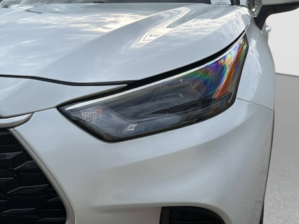 Used 2023 Toyota Highlander L FWD image 12