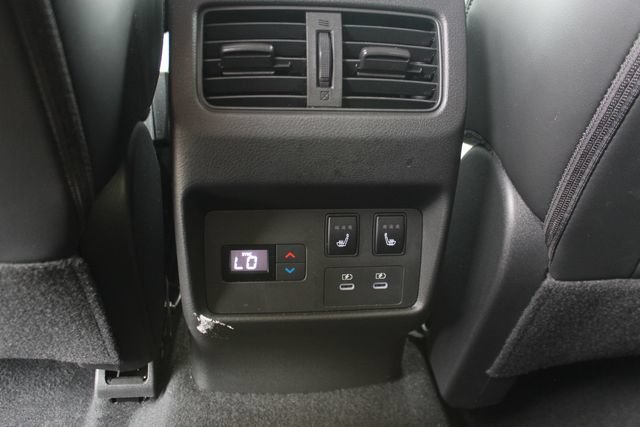 Used 2026 Nissan Rogue Platinum w/ Platinum Premium Package AWD/4WD image 27