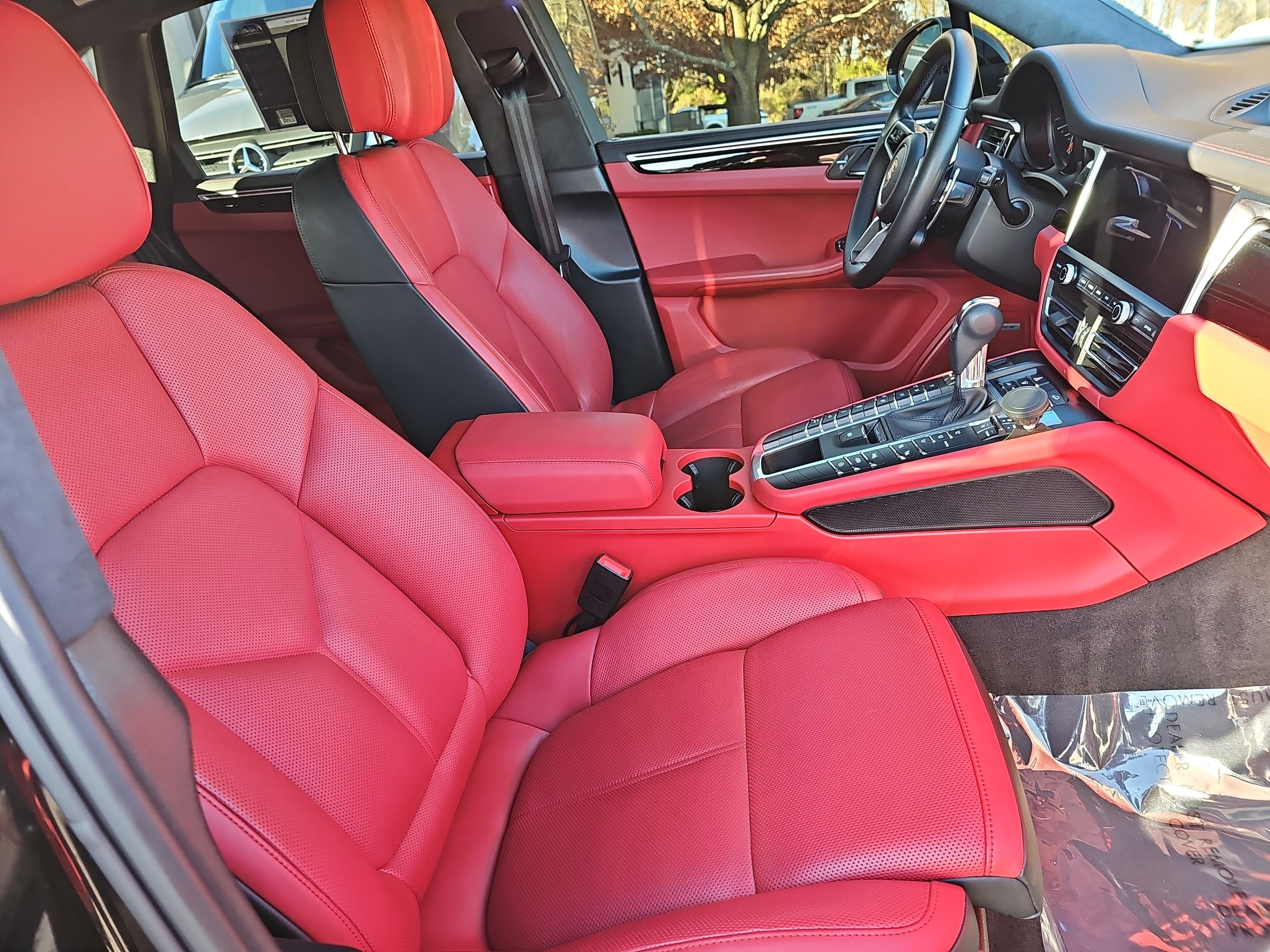 Used 2021 Porsche Macan Turbo image 10