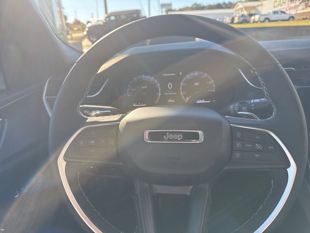 New 2025 Jeep Grand Cherokee L Altitude image 36